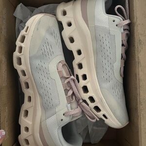 ON running sneakers like new !